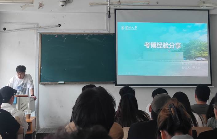 一群人在开会描述已自动生成